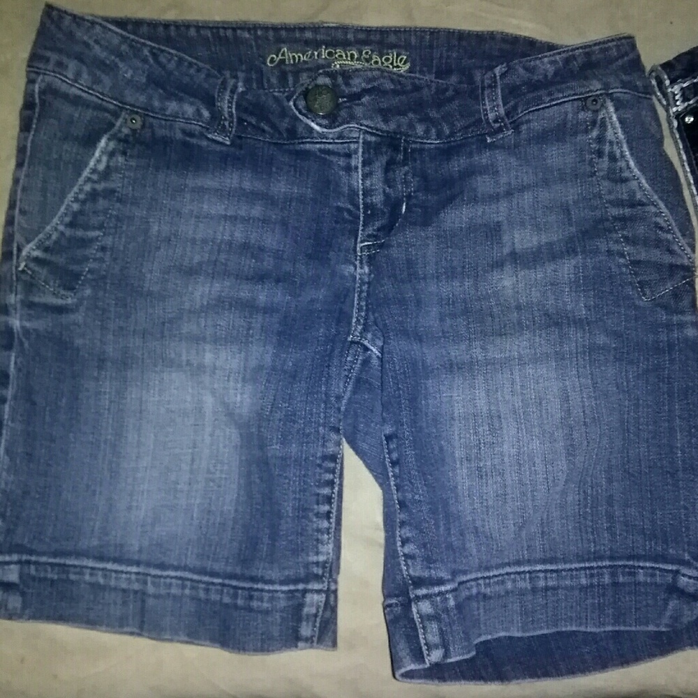 American Eagle size 4 Bermuda shorts